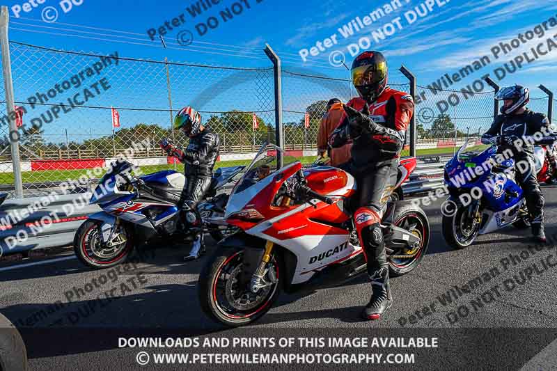 donington no limits trackday;donington park photographs;donington trackday photographs;no limits trackdays;peter wileman photography;trackday digital images;trackday photos